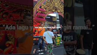 Bukit Berbunga Dinyanyikan Pelandan Penonton Ikut Menjaga Sunyinya