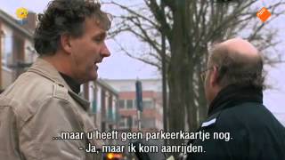 Bananasplit 2014 Parkeerwachter bon uitschrijven (S05E03 15-3-2014)