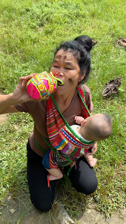 buy strange sausage eggs poor old lady don't know how to eat.😧 #shorts