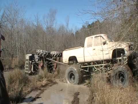 BIG GMC 4X4 TRUCK LAYIN IT OVER IN DEEP MUDDY WATE...