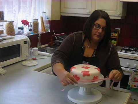 Torta con decorazioni in pasta di zucchero - Ricette Bimby