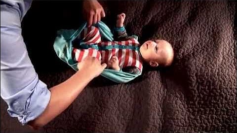 Woombie Baby Swaddle Demo