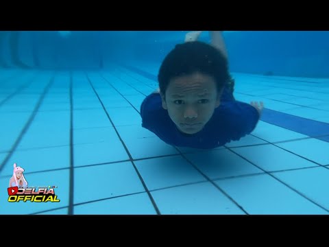RENANG  BERSAMA FAREL PRAYOGA WAKTU DIPASURUAN