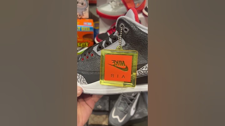 Catching FAKE sneakers at a sneaker convention in Chicago!!