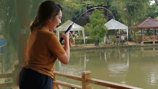 Cewek Cantik Mancing Bikin Gagal Fokus Ambyar / Fun Girl Carp Fishing