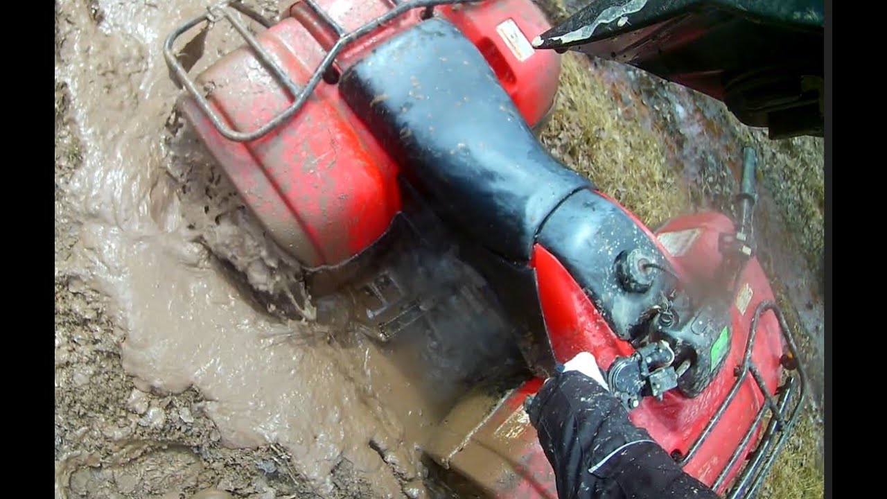 250 Honda Fourtrax Mudding!!! 2WD! - YouTube