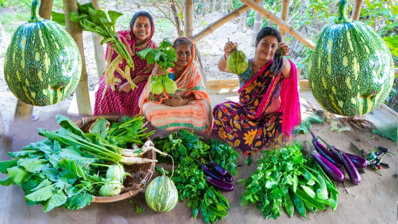 আমাদের বাড়িতে যত রকমের শাকসবজি আছে সব তুলে আজ রান্না করা হলো |