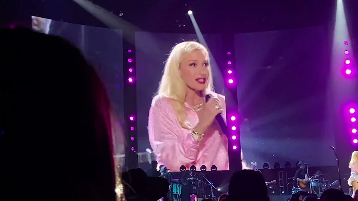 Gwen Stefani surprised Blake Shelton fans with Don...