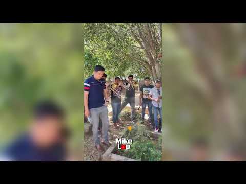 Y AQUÍ NOS