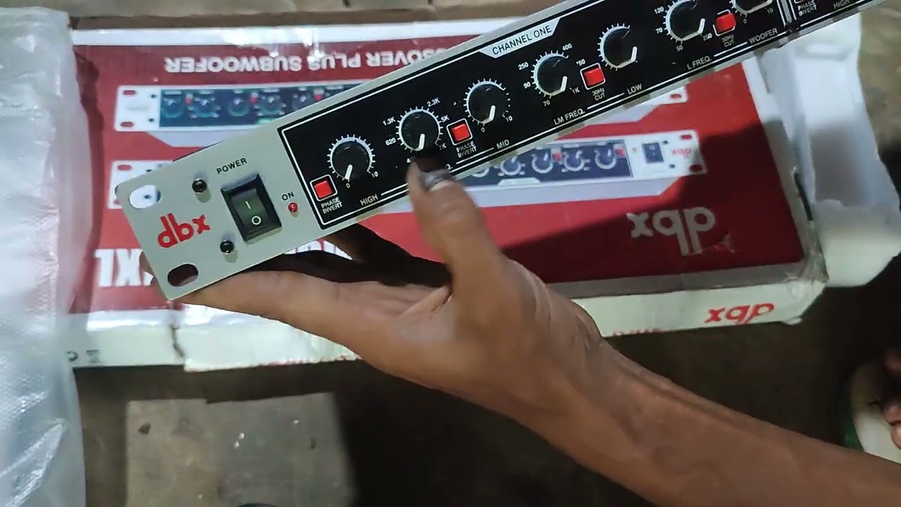 Buka paketan crossover dbx 224xl penyok dikit