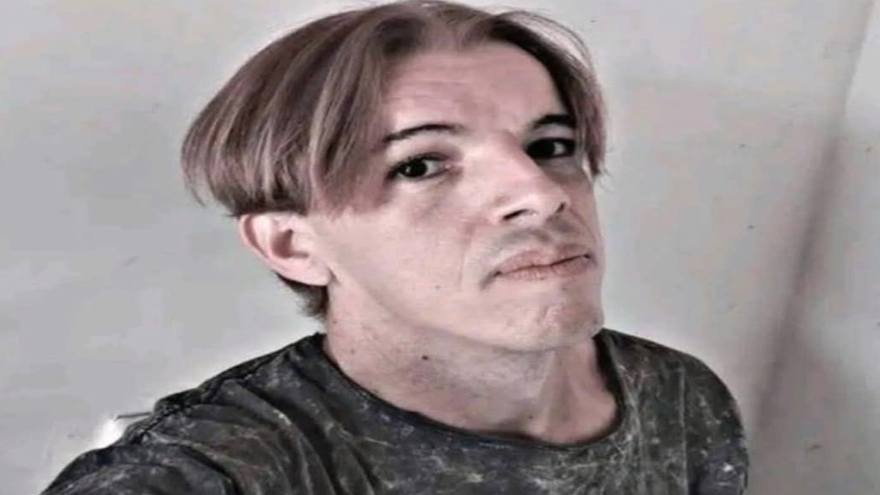 O SENHOR DE 17 ANOS SUPOSTAMENTE CURTE MENINAS DE 14