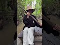 Con gái đưa đò đẹp rạng ngời