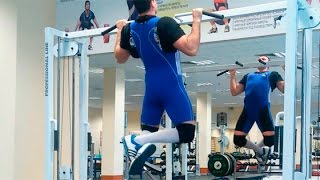 Подтягивания широким хватом к груди: техника выполнения