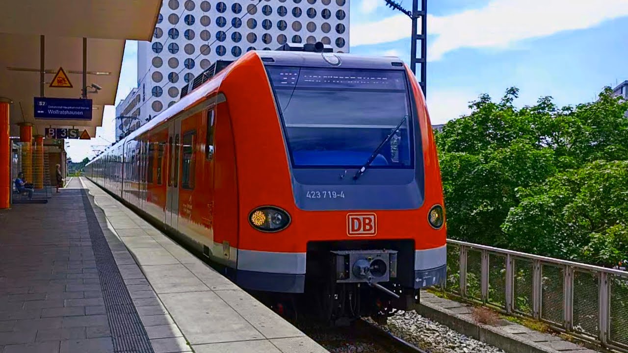 🚉 DB 423 arriving at NEUPERLACH SÜD (Munich S-Bahn) - YouTube