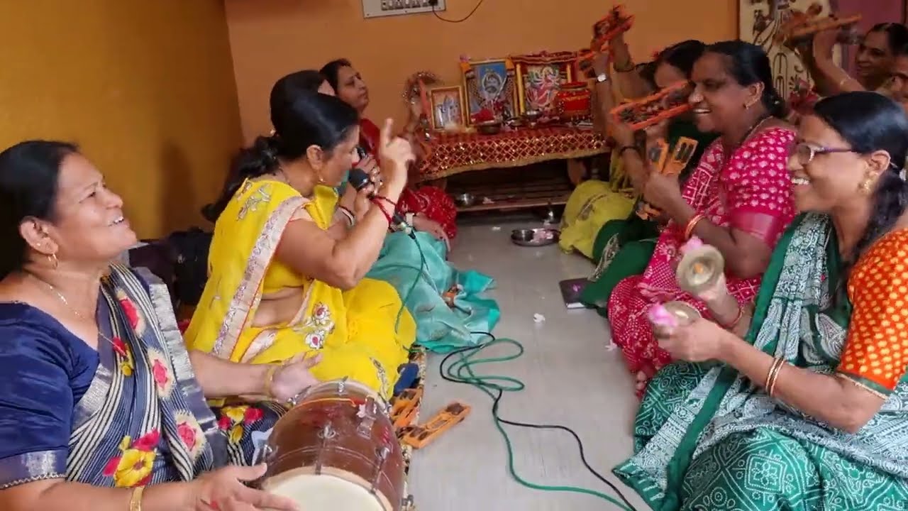 લખેલું છે 🌹મને એવો રંગ લાગે મારું જીવન ધન્ય બને🌹