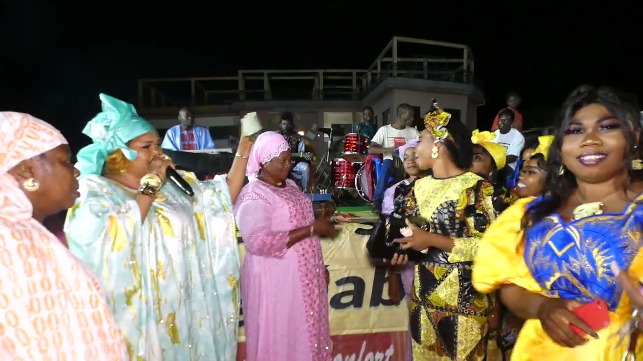 Groupe la puissance  (the solidarity of young girls by giving each other money to receive in turn)