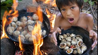 Primitive Technology - Eating delicious - Cooking roasted oyster in wild by Primitive Technology KH. 2,898 views 5 months ago 9 minutes, 35 seconds
