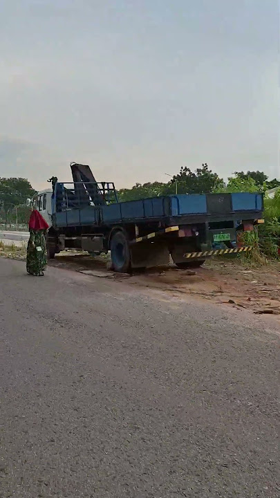 Truck Molen Sany dan Truk derek Boom maut yang mengalami kecelakaan #truck #truk #trukmolen #sany