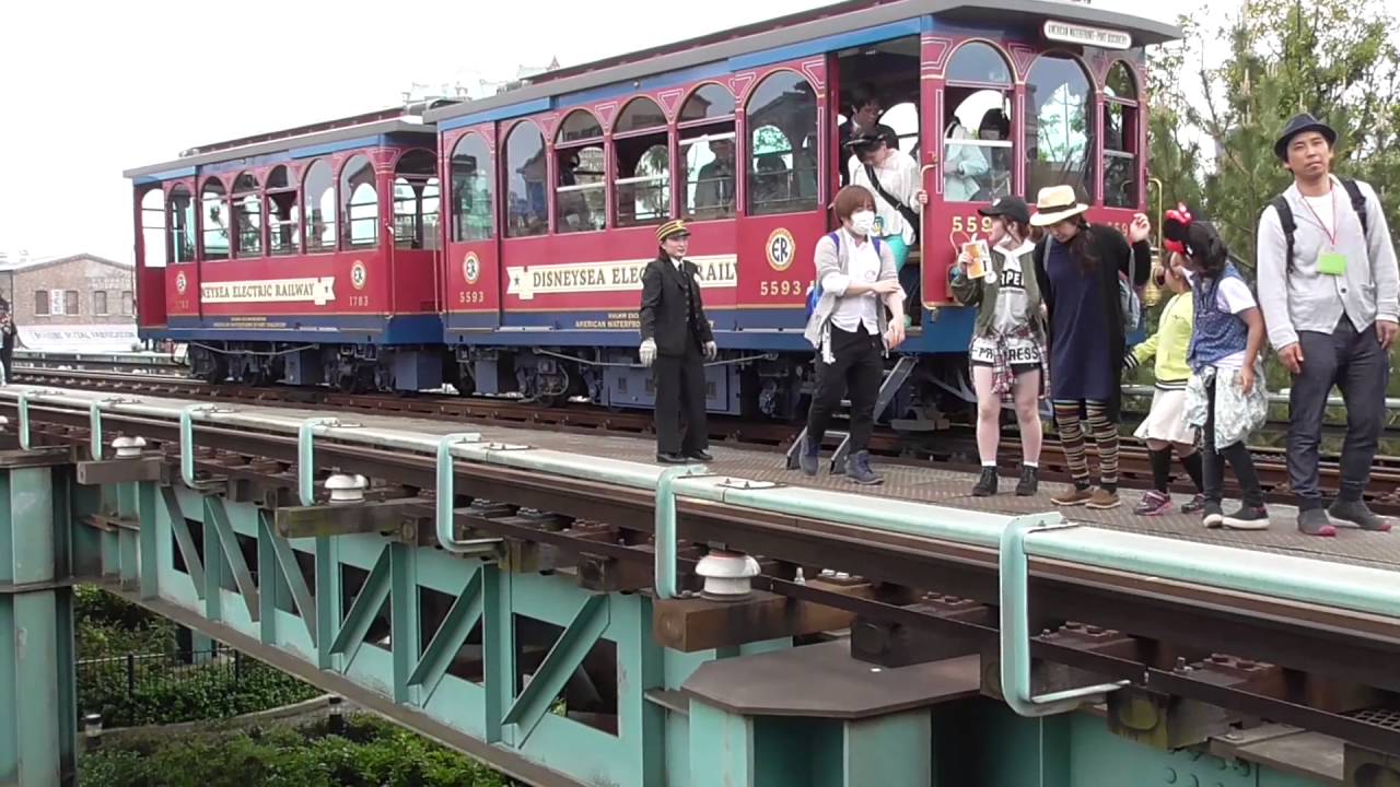 東京ディズニーシー エレクトリックレールウェイ車両トラブルにより乗客が徒歩で緊急避難 Youtube