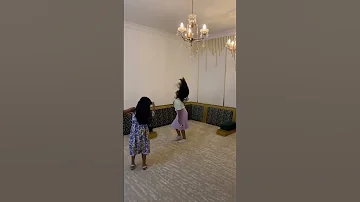 رقص بنات صغيره على شيلة احمد الرجعان 