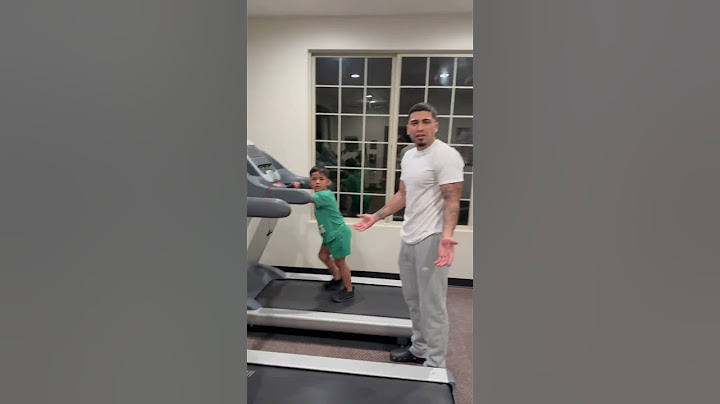 Mom catches daughter and son working out with dad #shorts