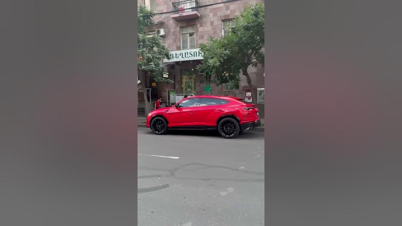Разбитый Lamborghini Urus