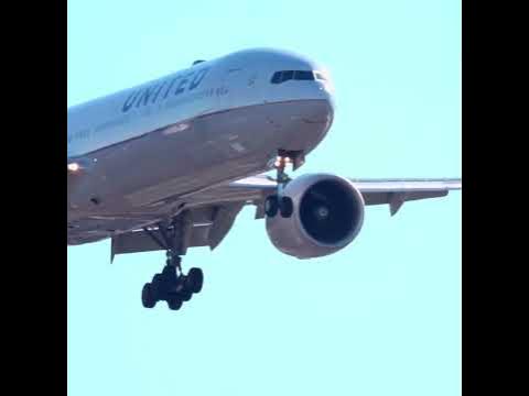 Amazing United B777-300 closeup approach! #shorts #pilot #cockpit # ...