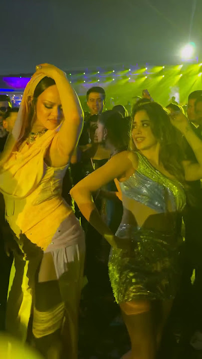 Janhvi Kapoor & Rihanna’s FUN dance on ‘Zingaat’ at Anant Ambani-Radhika’s pre-wedding in Jamnagar😍