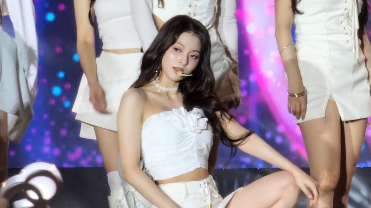 Fromis_9 프로미스나인 - DM (LEE NAGYUNG) Fancam @ KWAVE Music Festival 이나경 240511