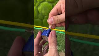 Gênio da gambiarra isola dois fios grudados usando cavilha #DicasBrasil #IsolarFios #CavilhaSolução