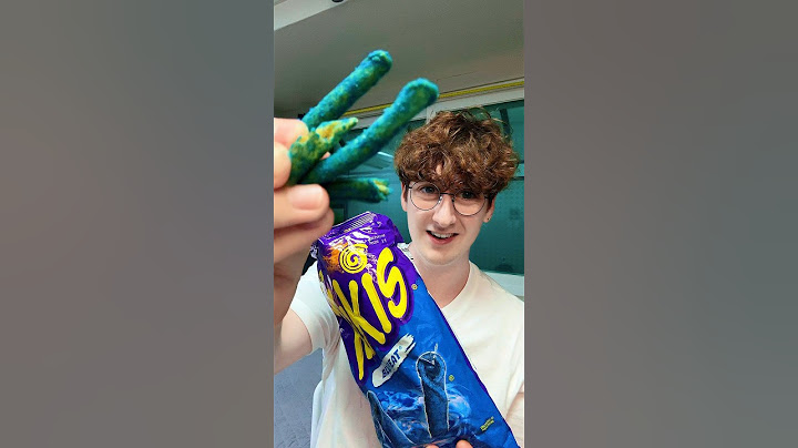 British Guy Tries American Snacks For The First Time!