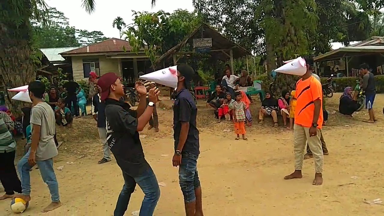 Lomba sepak bola corong lucu lah - YouTube