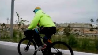 Пенсионер из Казахстана отправился в Париж на велосипеде