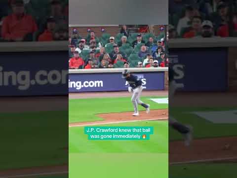 From the crack of the bat 👏