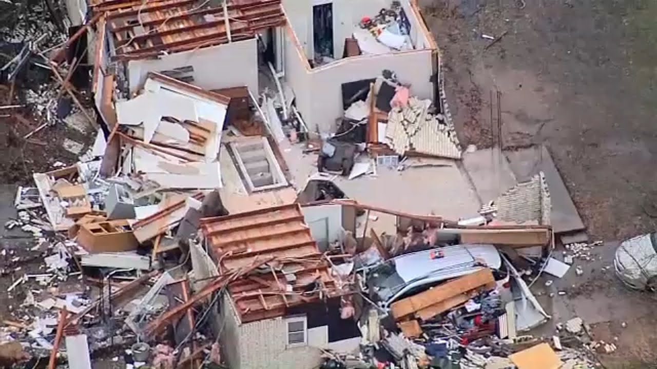 Tornado near Wayne, Oklahoma leaves trail of damage - YouTube