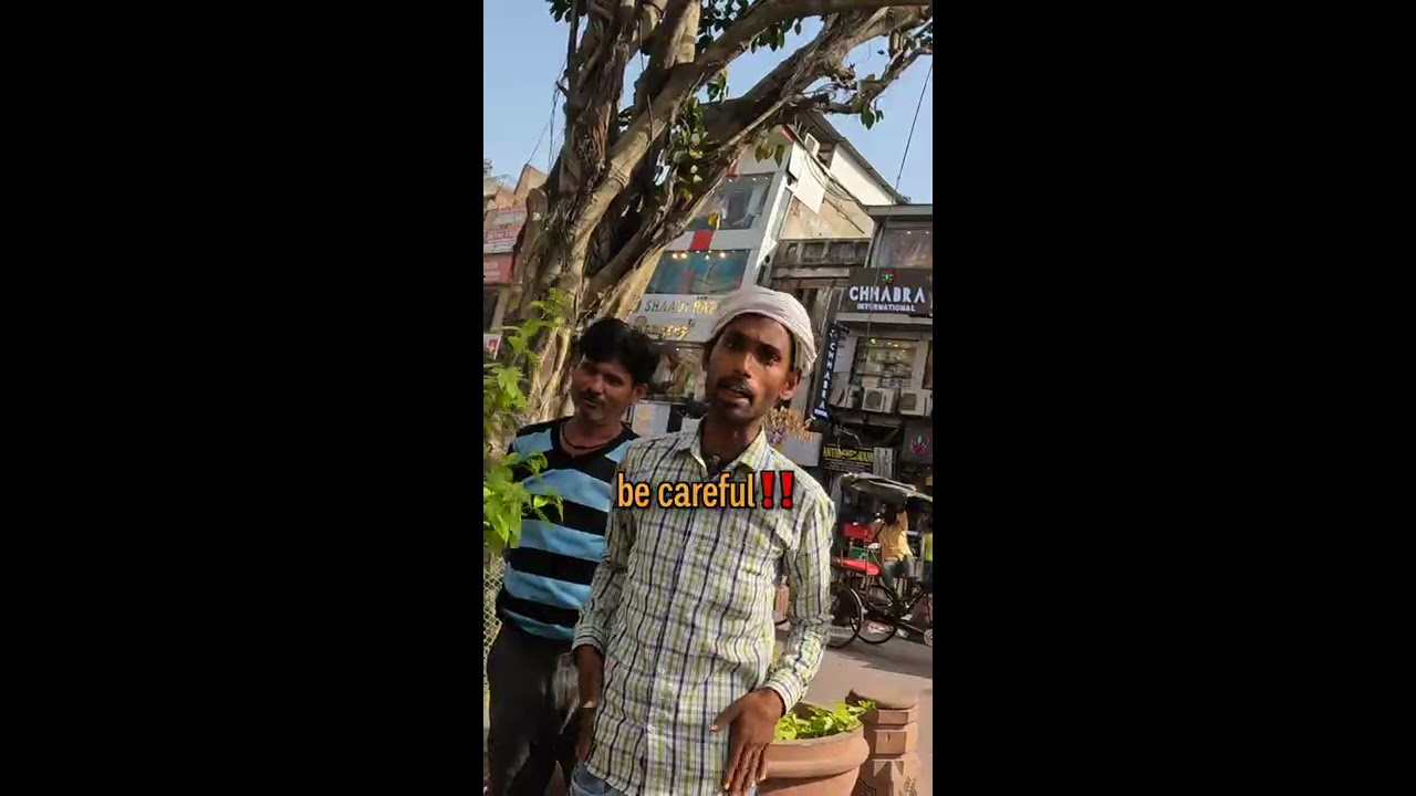 Street Ear Cleaning In India 