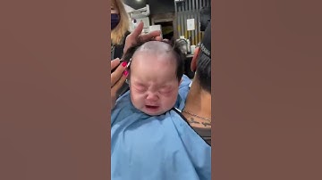 Em bé khóc khi bị hớt tóc 🥺