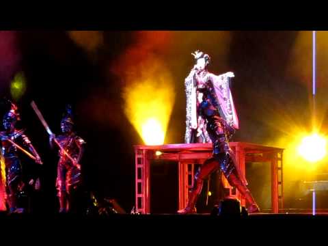 Coco Lee 李玟 - 刀馬旦 (East2West Live in Singapore 2010)