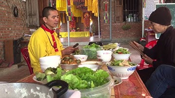 Ấn tượng  lễ cúng Quả đường trước khi ăn của các nhà sư