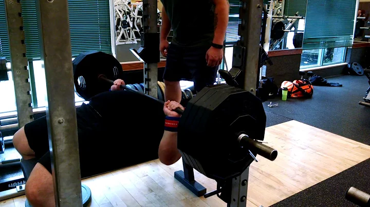425 pounds RAW easy single- Chris Shook
