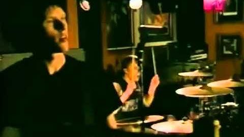 Sum 41 - Theres No Solution (Music Video)