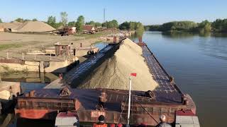 Таймлапс - Спуск по реке груженой баржи