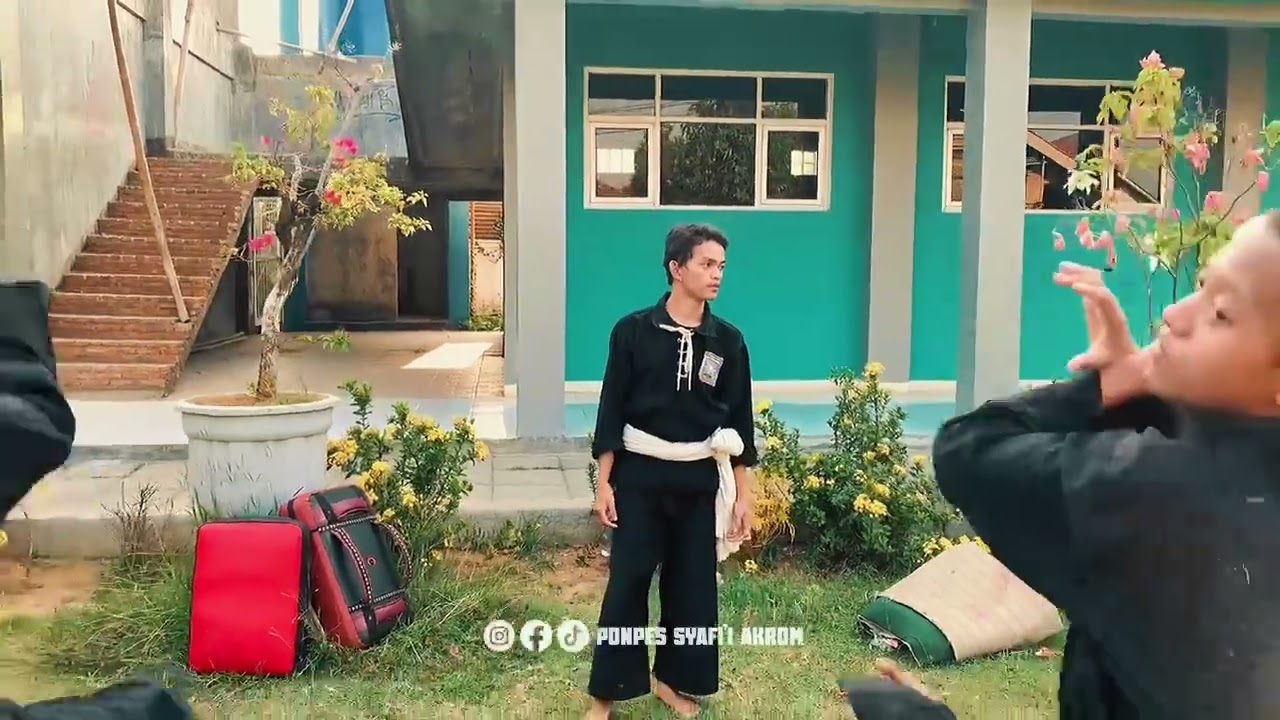 Alhamdulillah  Ponpes Salafiyah Syafi'i Akrom Pekalongan ; Santri plus Sekolah