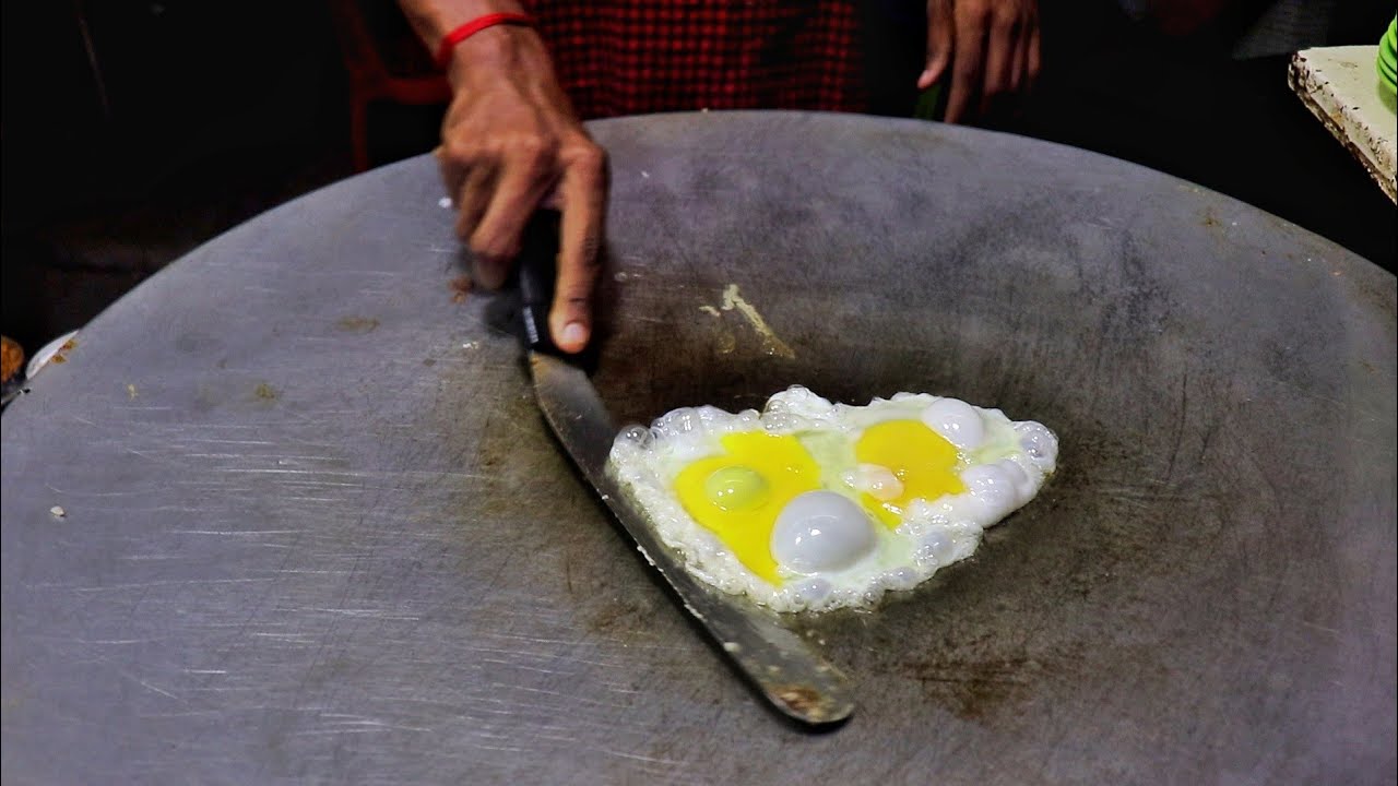 Indian Brothers Selling Mouthwatering Egg Dishe | Roadside Famous Scrambled Egg | Indian Street Food | Street Food Fantasy