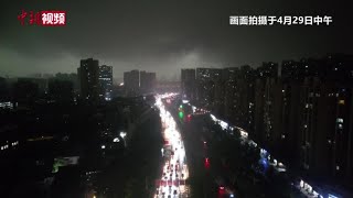 长沙突遇强对流天气 正午如黑夜