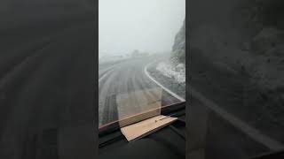 VIDEO Primii fulgi de nea pe Transfăgărăşan 1 video