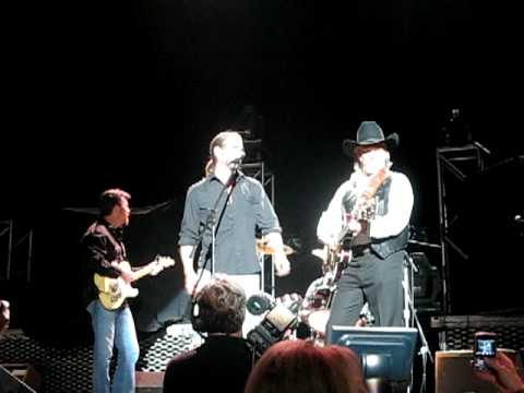 Jeff Bridges and Colin Farrell sing at a Toby Keith concert on September 18, 2008 in Albuquerque NM while filming the movie Crazy Heart. looks better when you watch in high quality. See pics and more from the concert at sheriffgregsolano.blogspot.com