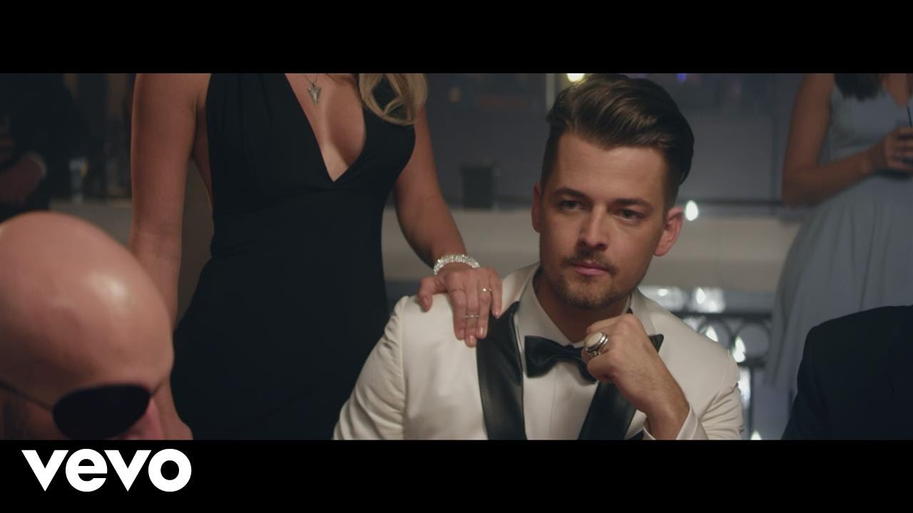 Chase Bryant - Room to Breathe (Music Video) akkorde