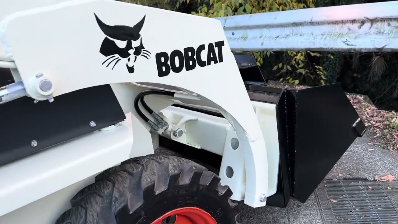 TCM BOBCAT 533 ボブキャット ホイールローダー 1802hr - YouTube