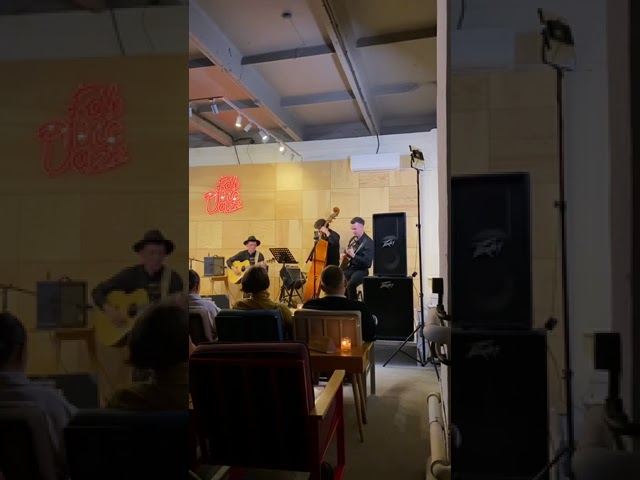 Obejrzyj Anton Deryabin - Nuages (Django Reinhardt) w YouTube Obejrzyj Anton Deryabin - Nuages (Django Reinhardt) w YouTube